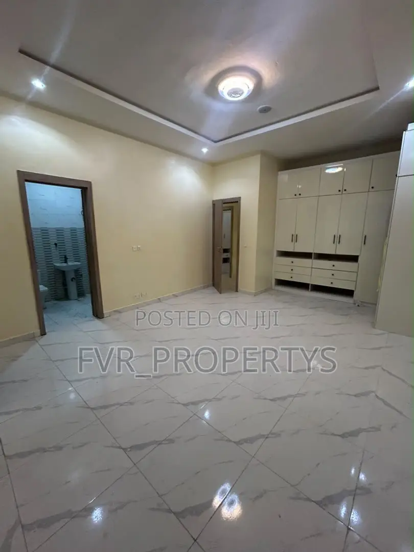 4bdrm Shared Apartment in Villa, Ikota for rent