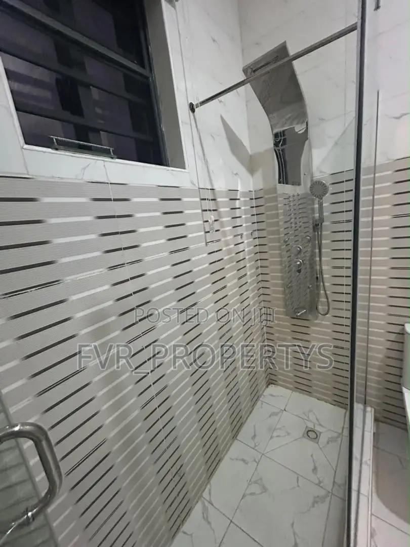 4bdrm Shared Apartment in Villa, Ikota for rent