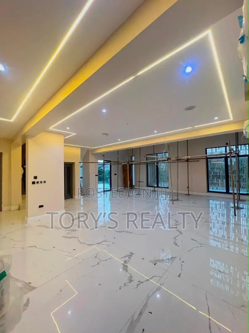 5bdrm Duplex in Banana Island for sale