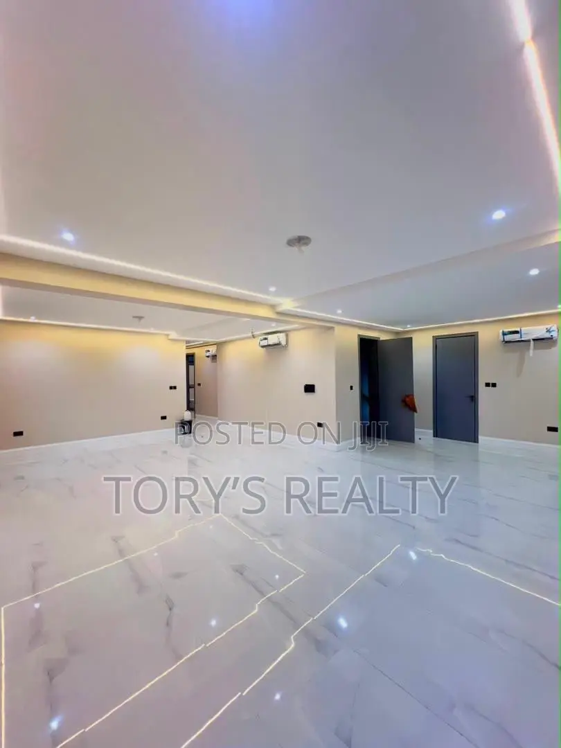 5bdrm Duplex in Banana Island for sale
