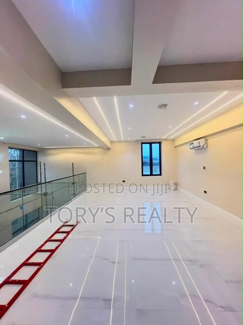 5bdrm Duplex in Banana Island for sale