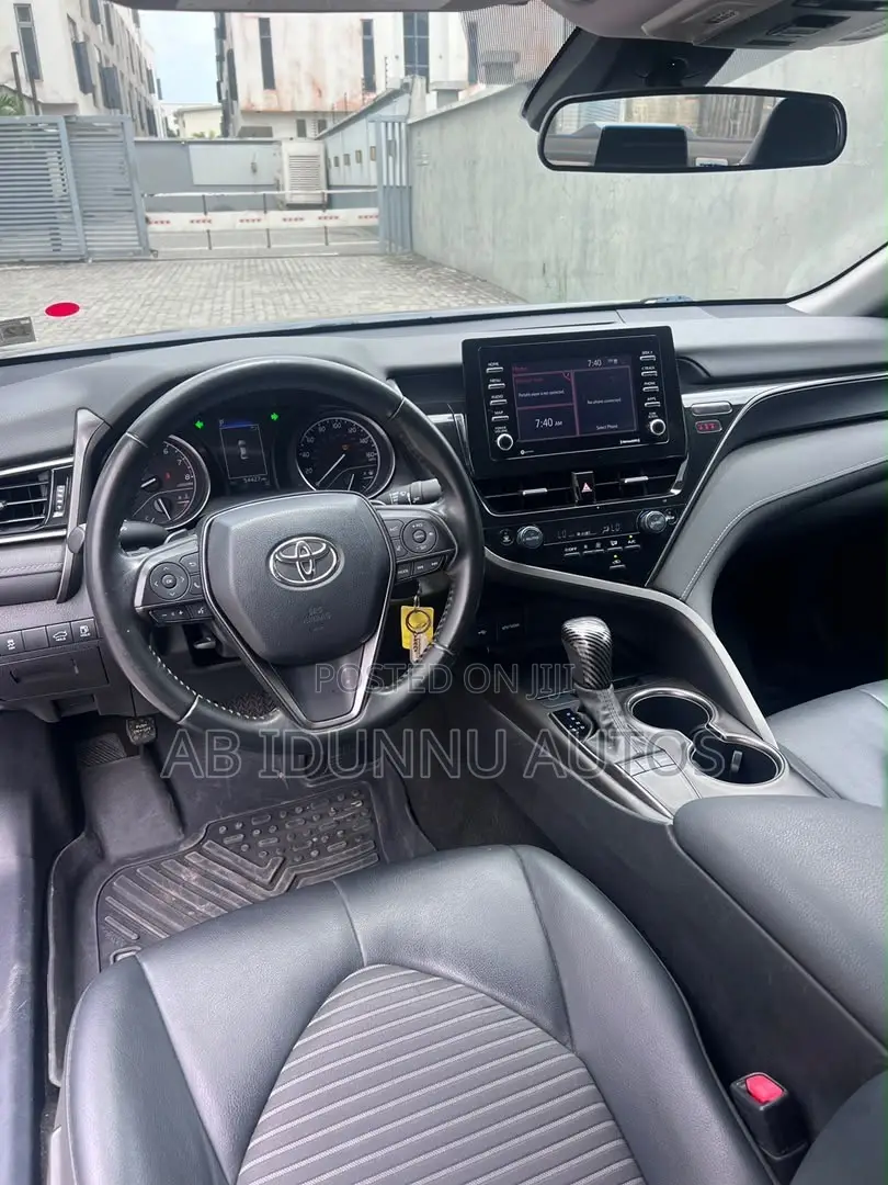 Toyota Camry SE 2022 Blue