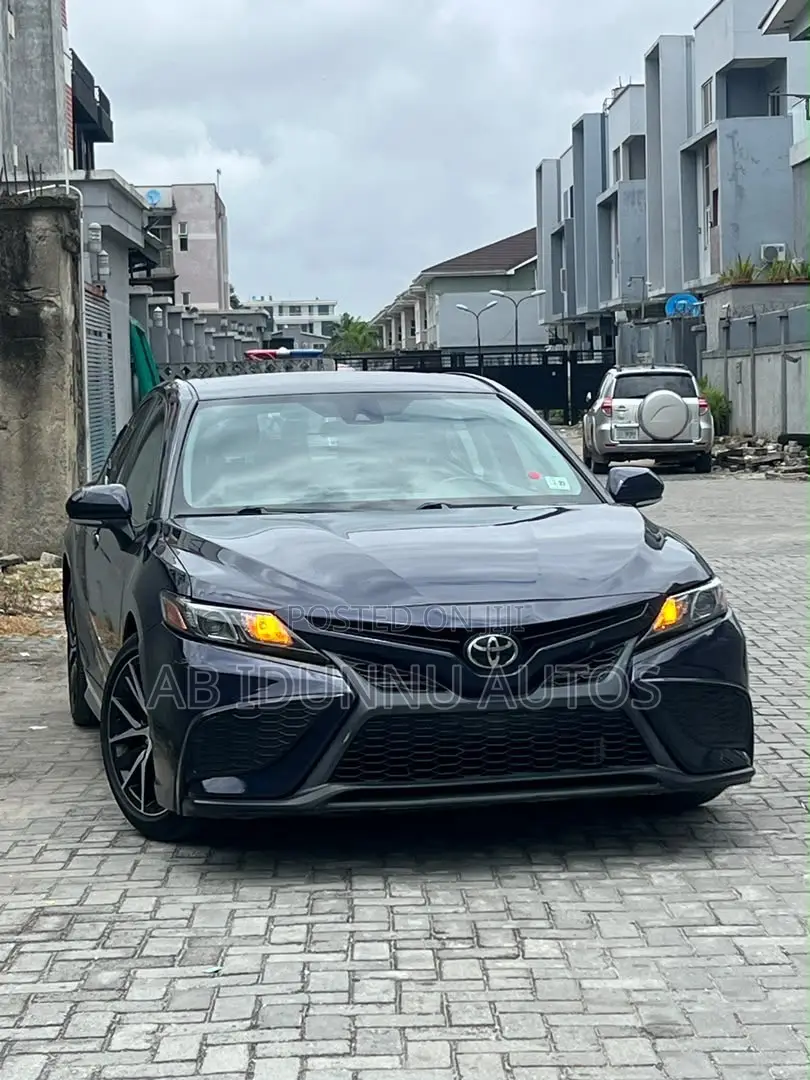 Toyota Camry SE 2022 Blue