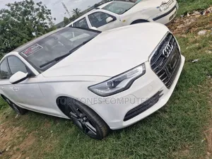 Audi A5 2.0T Premium quattro 2dr Convertible AWD (2.0L 4cyl Turbo 8A)