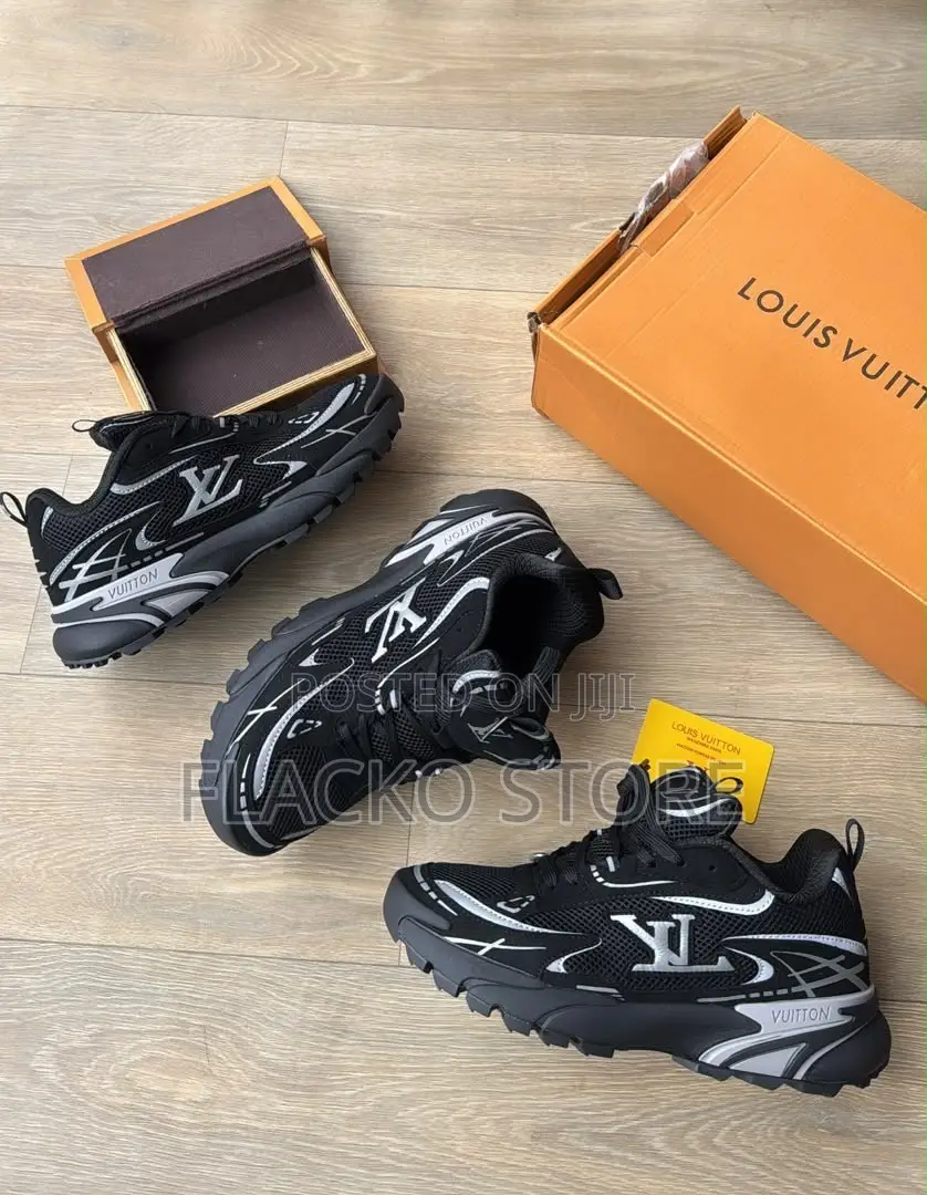 High Quality Louis Vuitton Tatic Runner Sneakers