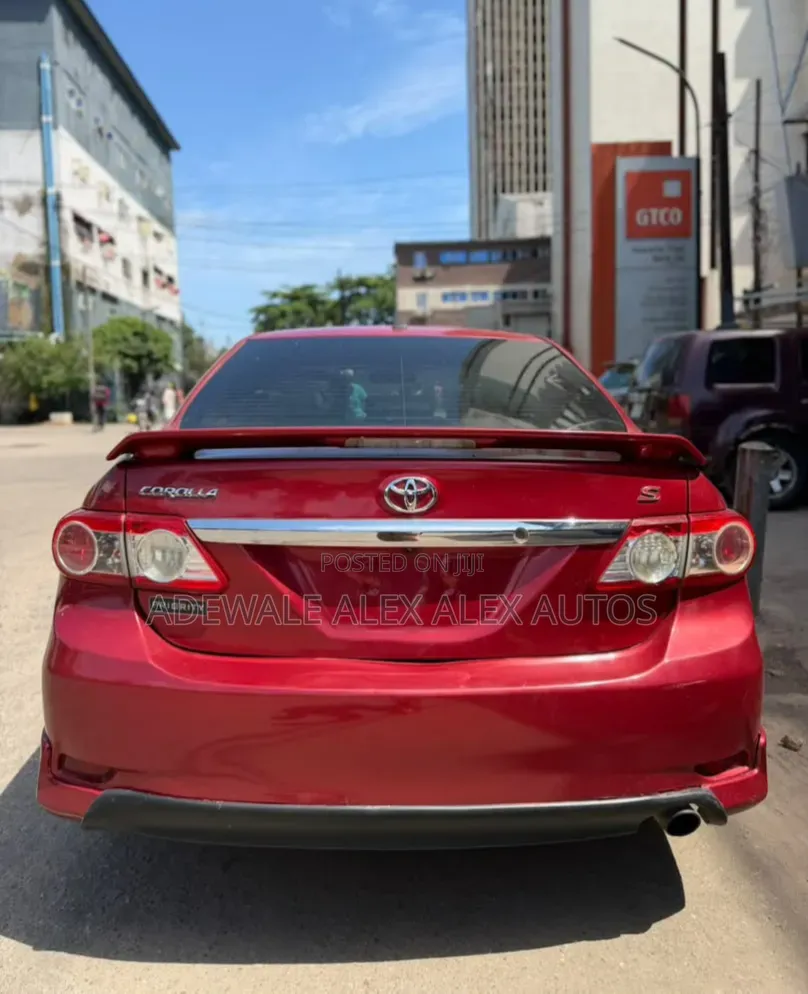 Toyota Corolla S 5-Speed 2013 Red