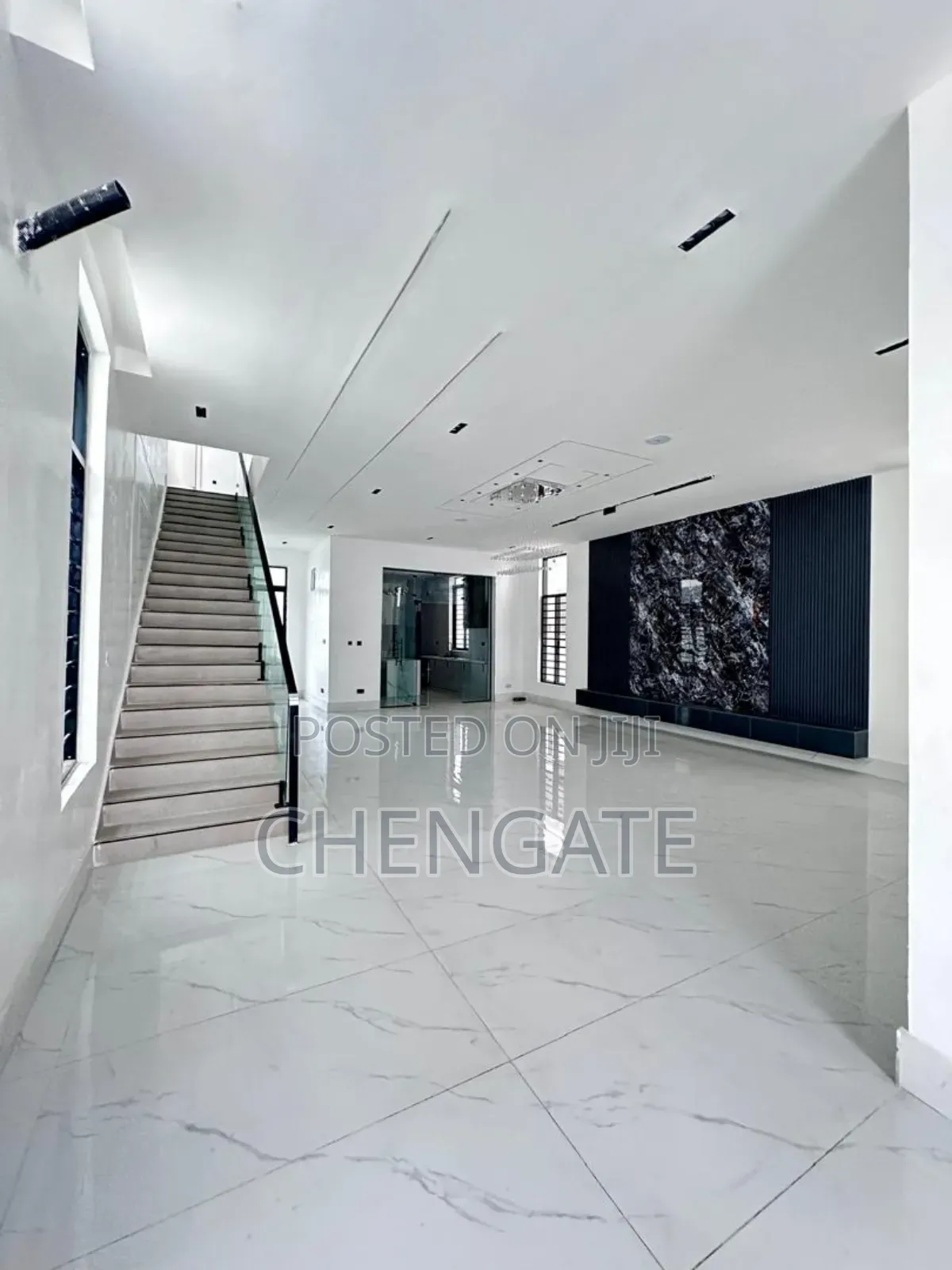 5bdrm Duplex in Chevron for sale