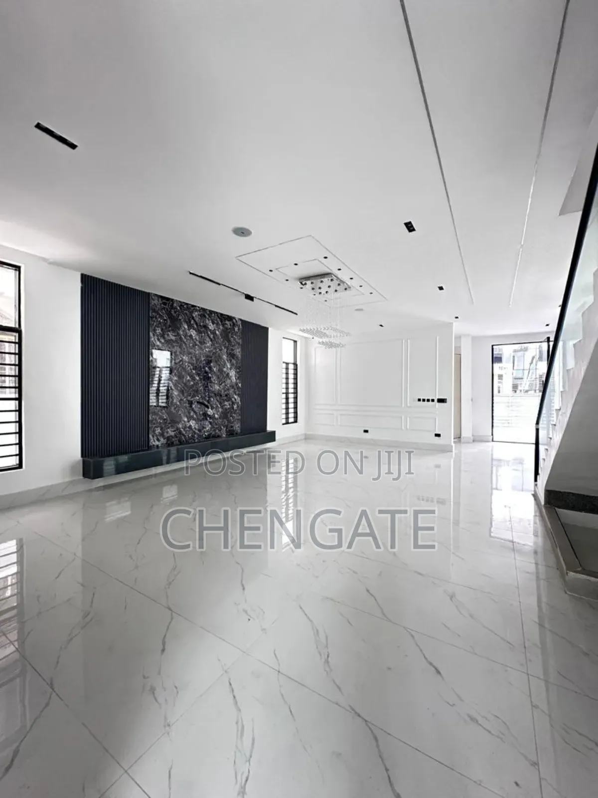 5bdrm Duplex in Chevron for sale