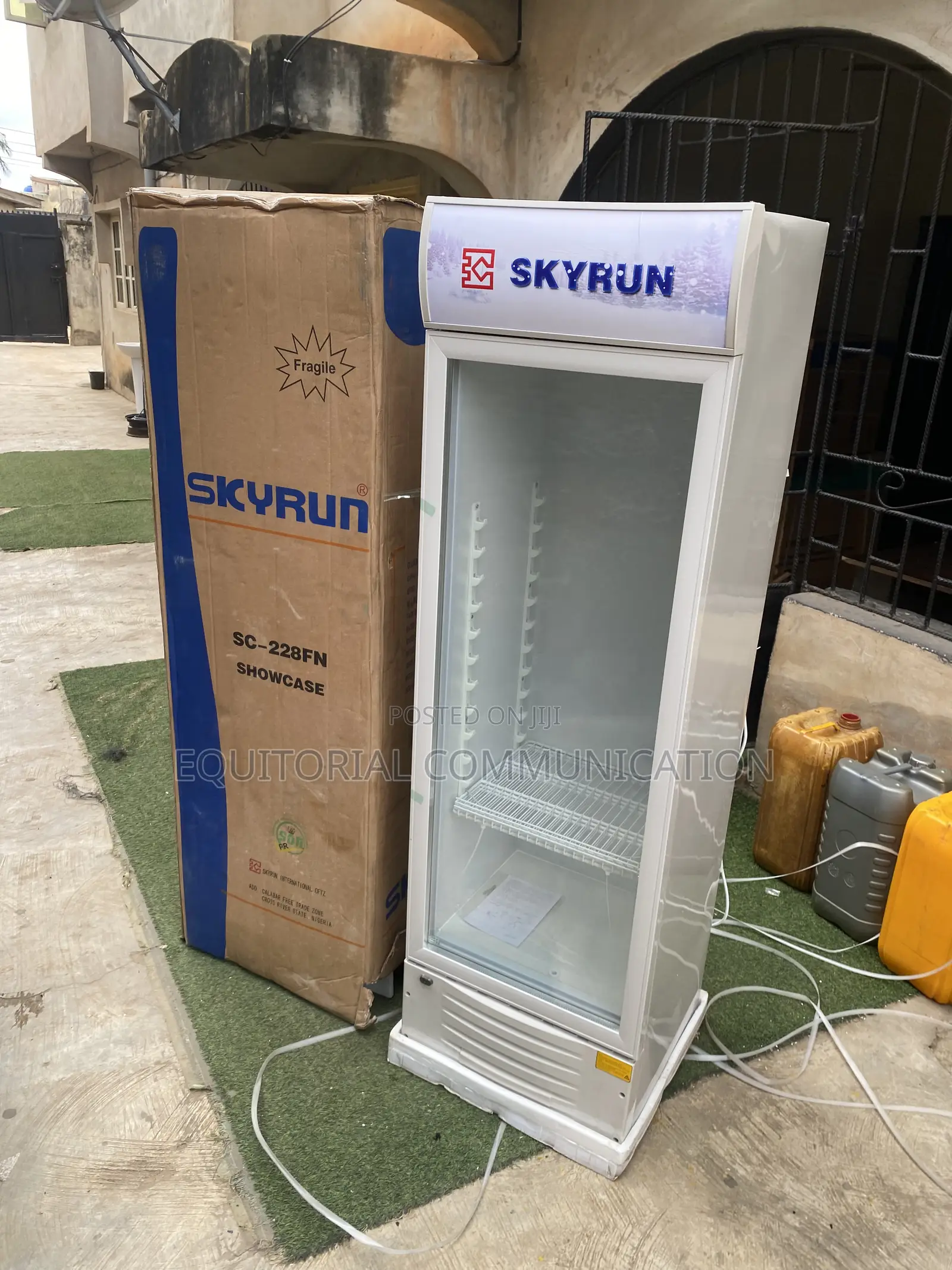 Skyrun SC-228FN 228L Chiller for Organised Drink Storage