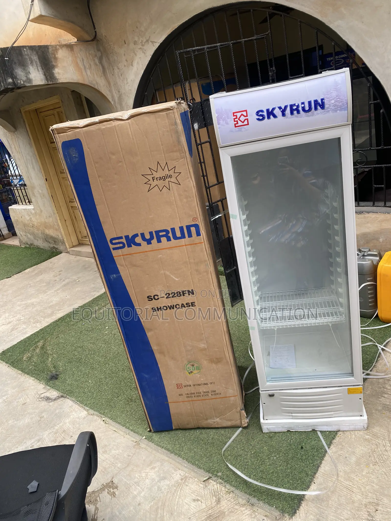 Skyrun SC-228FN 228L Chiller for Organised Drink Storage