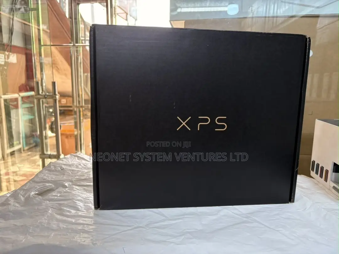 New Laptop Dell XPS 13 8GB Intel Core 5 SSD 512GB