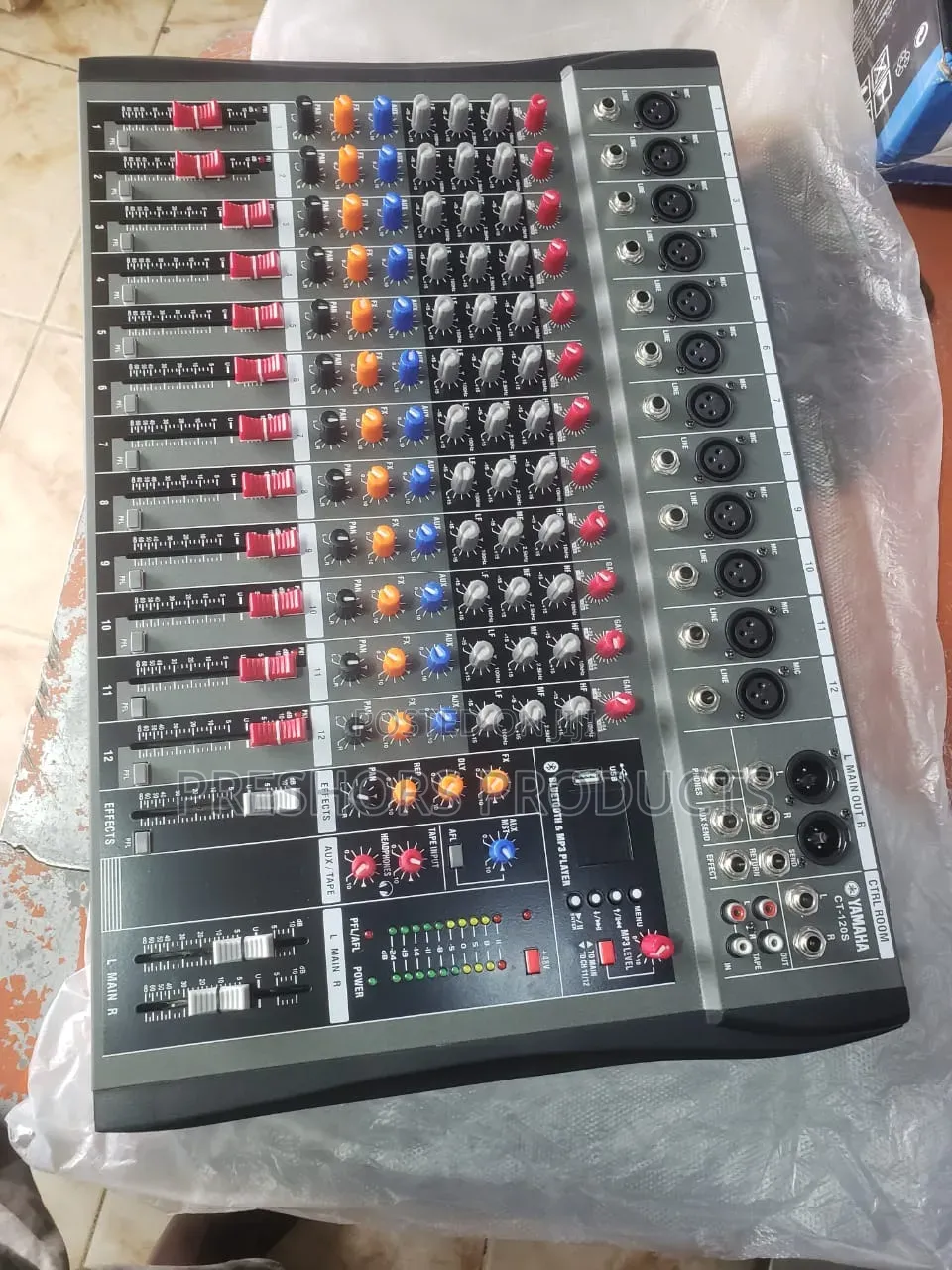 12 Channels Yamaha Console Mixer