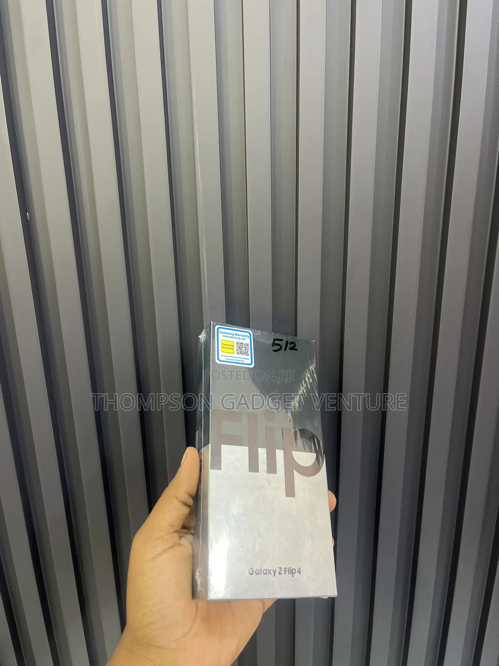 New Samsung Galaxy Z Flip4 512 GB Gold