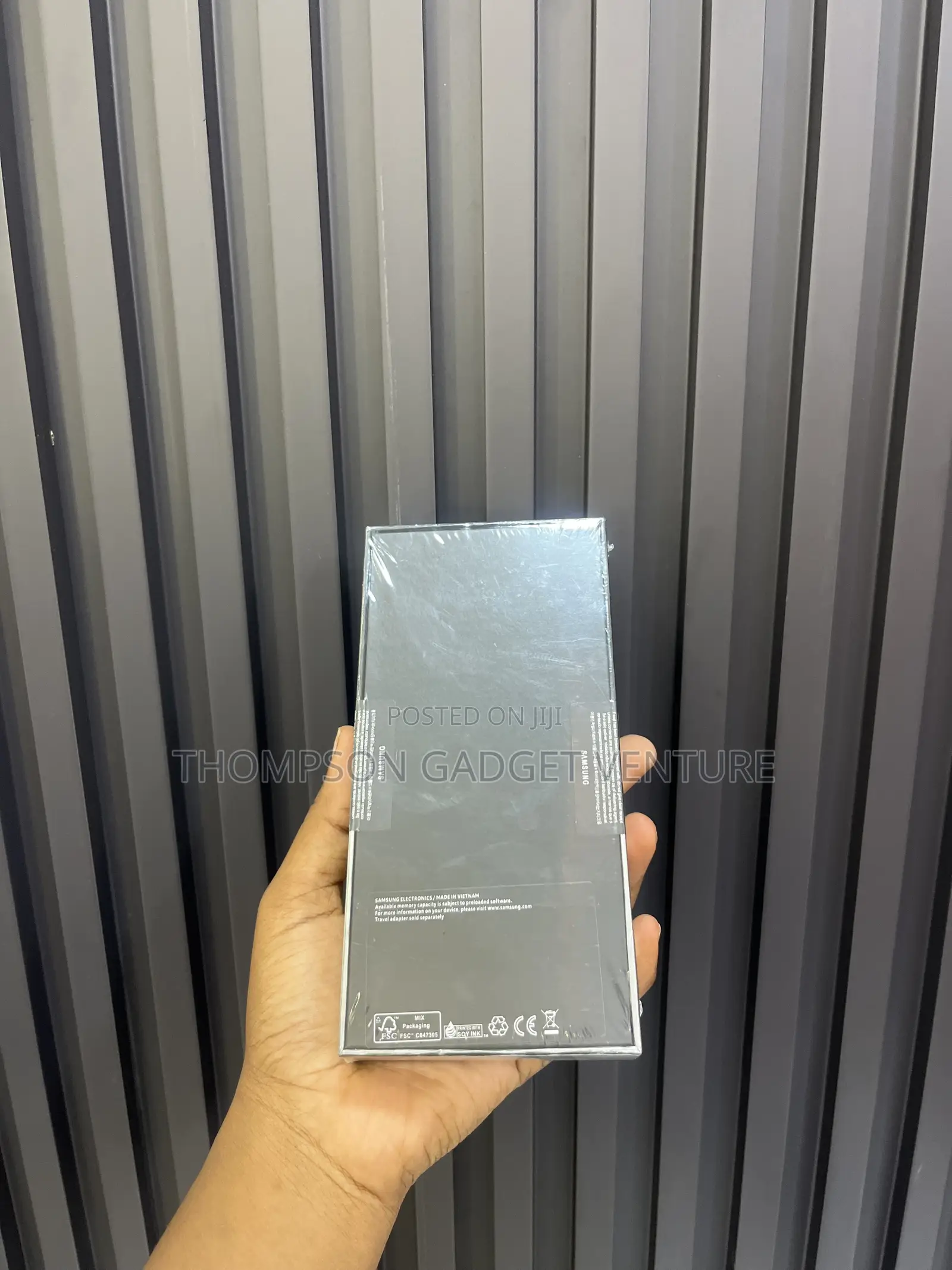 New Samsung Galaxy Z Flip4 512 GB Gold