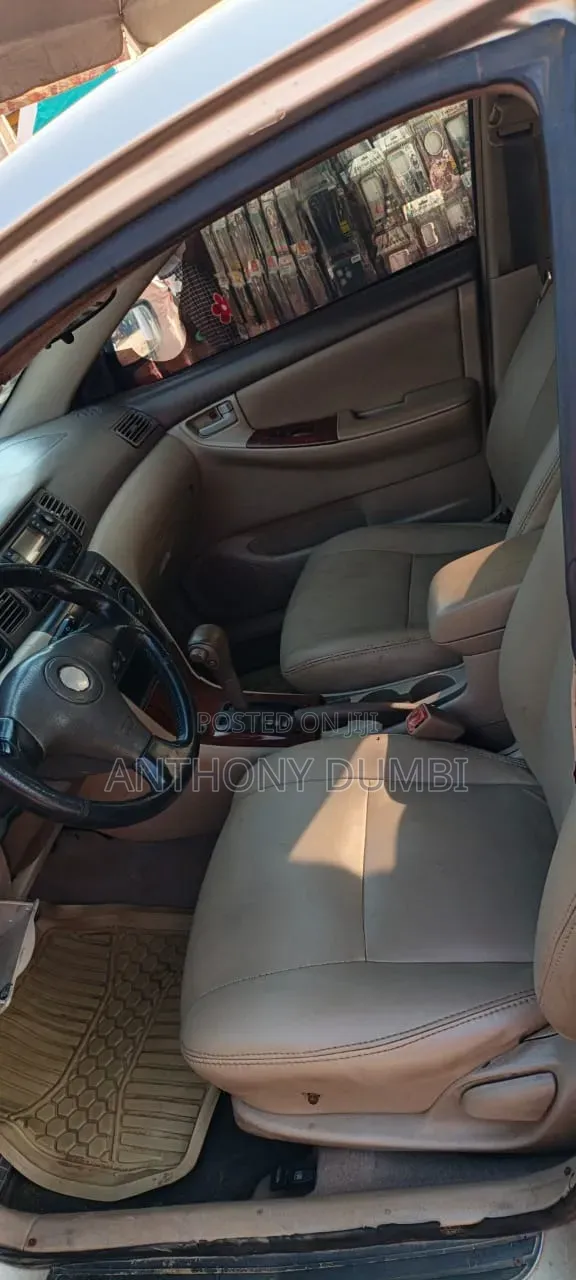 Toyota Corolla 2004 Gold