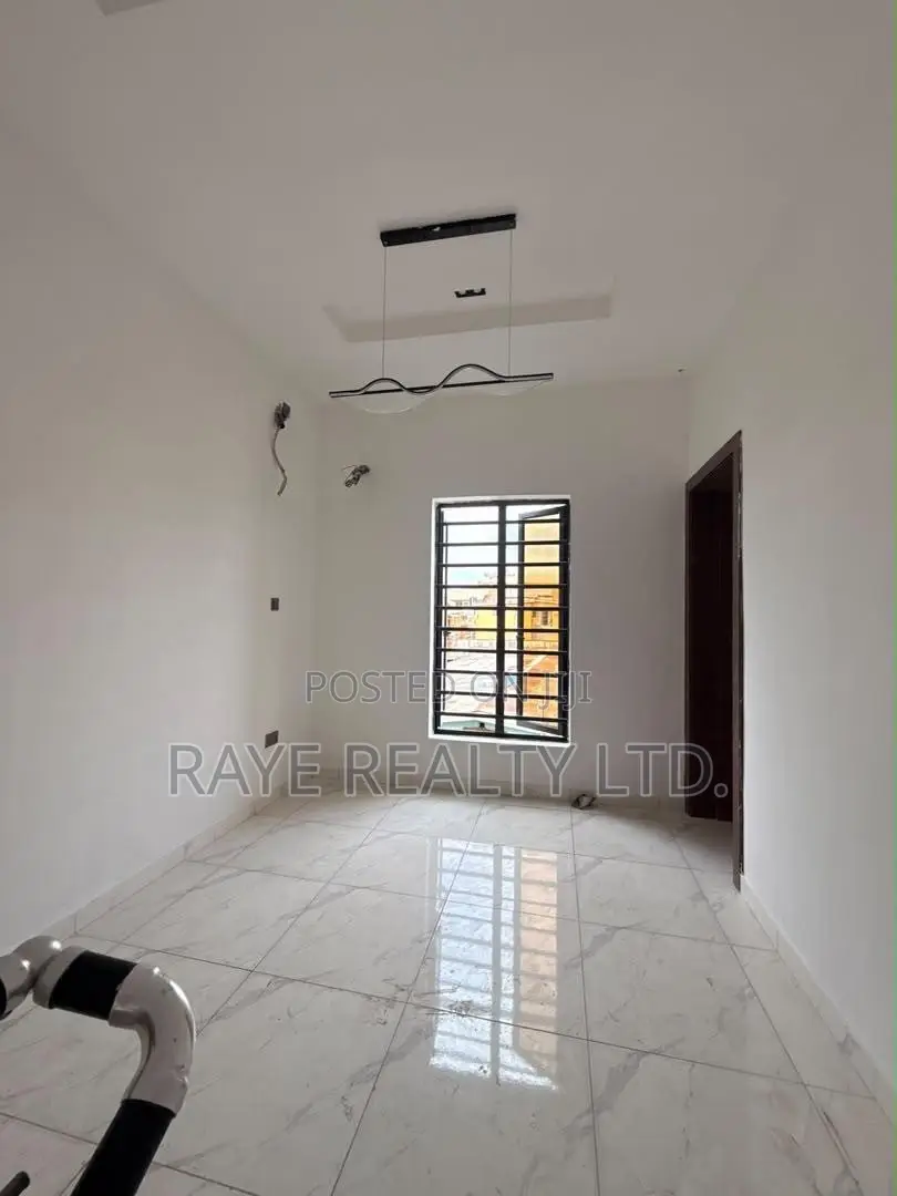 3bdrm Duplex in Ikeja for sale