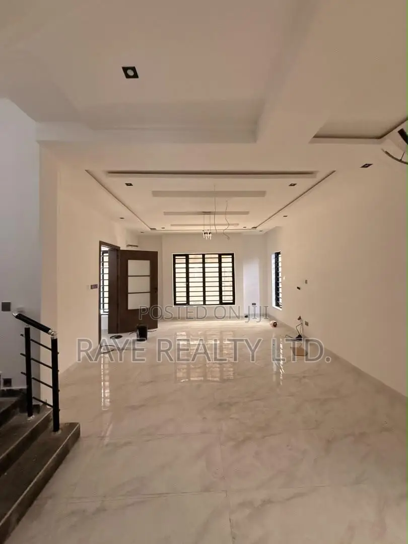 3bdrm Duplex in Ikeja for sale