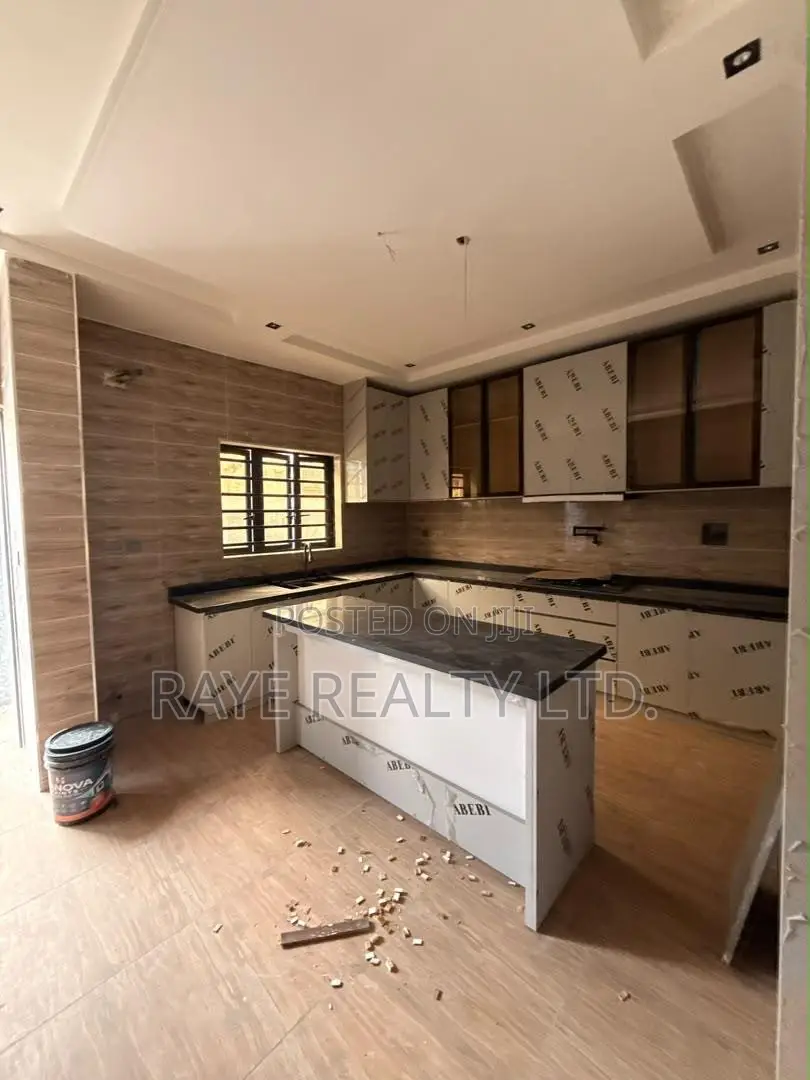 3bdrm Duplex in Ikeja for sale