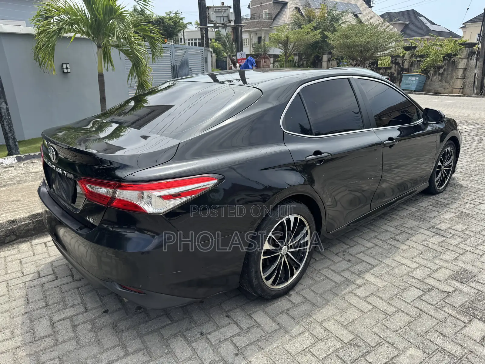 Toyota Camry LE FWD (2.5L 4cyl 8AM) 2018 Black