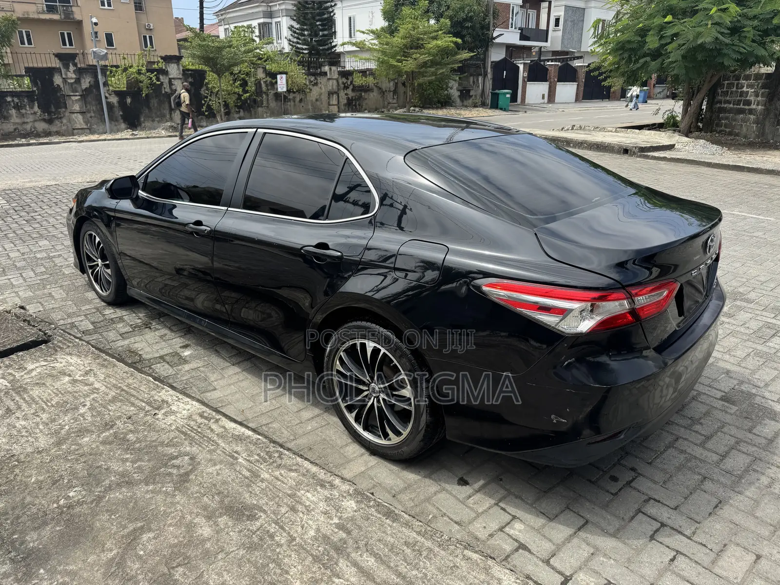 Toyota Camry LE FWD (2.5L 4cyl 8AM) 2018 Black