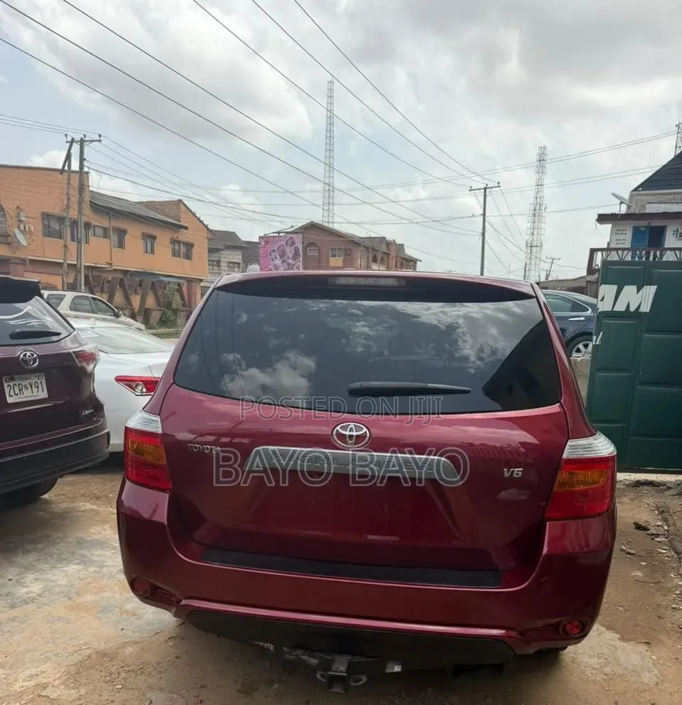 Mercedes-Benz 1619 2018 Red