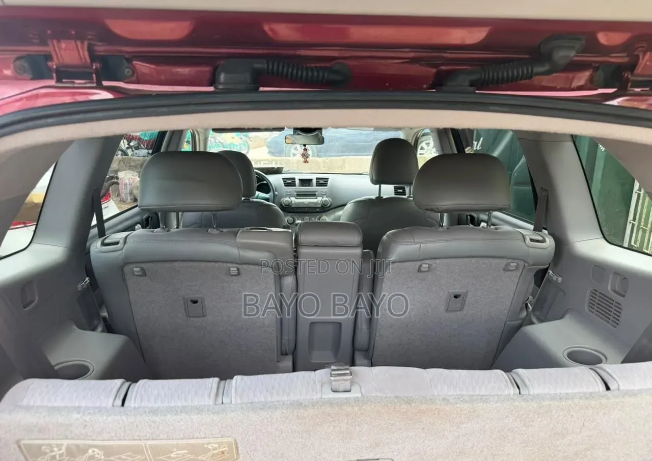 Mercedes-Benz 1619 2018 Red