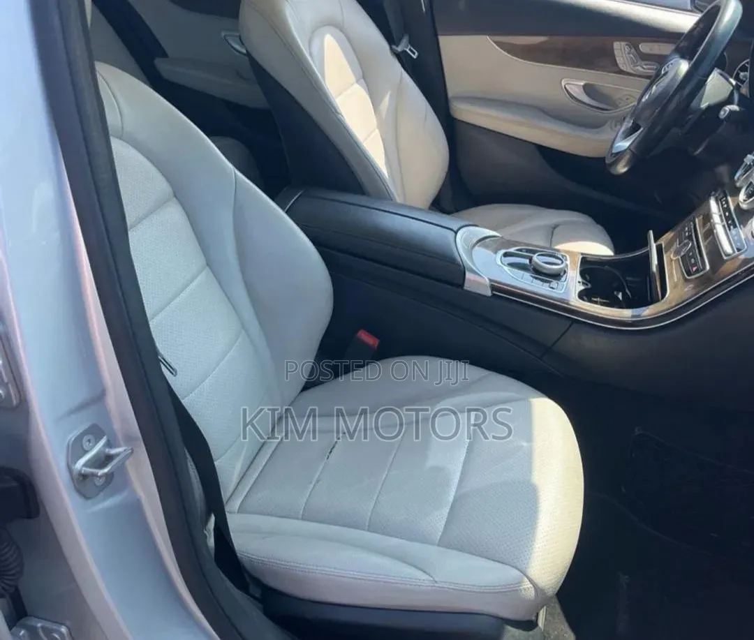 Mercedes-Benz C300 Base Coupe RWD (2.0L 4cyl 7A) 2017 Silver