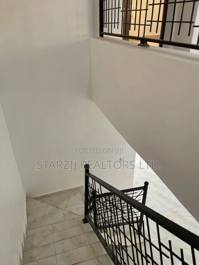 4bdrm Duplex in Paradise, Life Camp for sale
