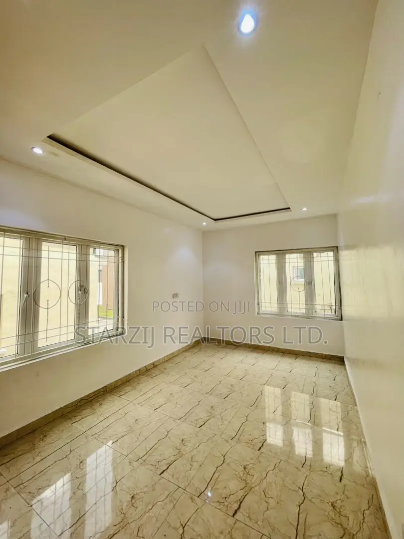 4bdrm Duplex in Paradise, Life Camp for sale