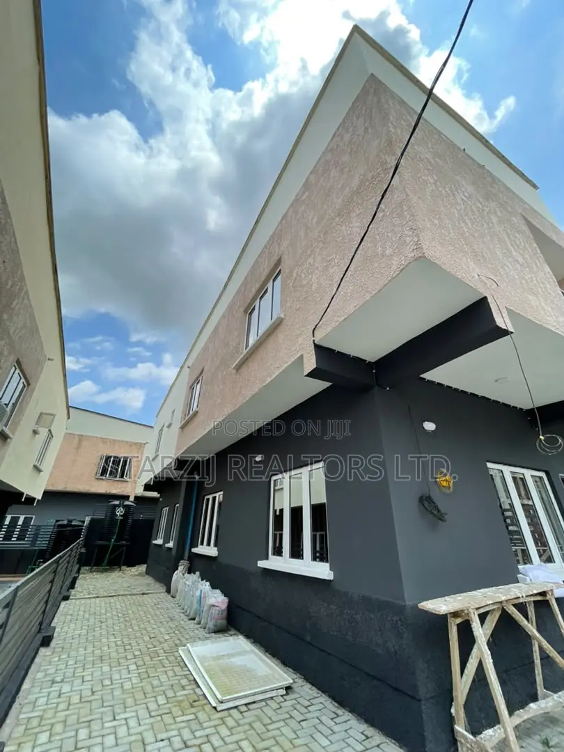 4bdrm Duplex in Paradise, Life Camp for sale