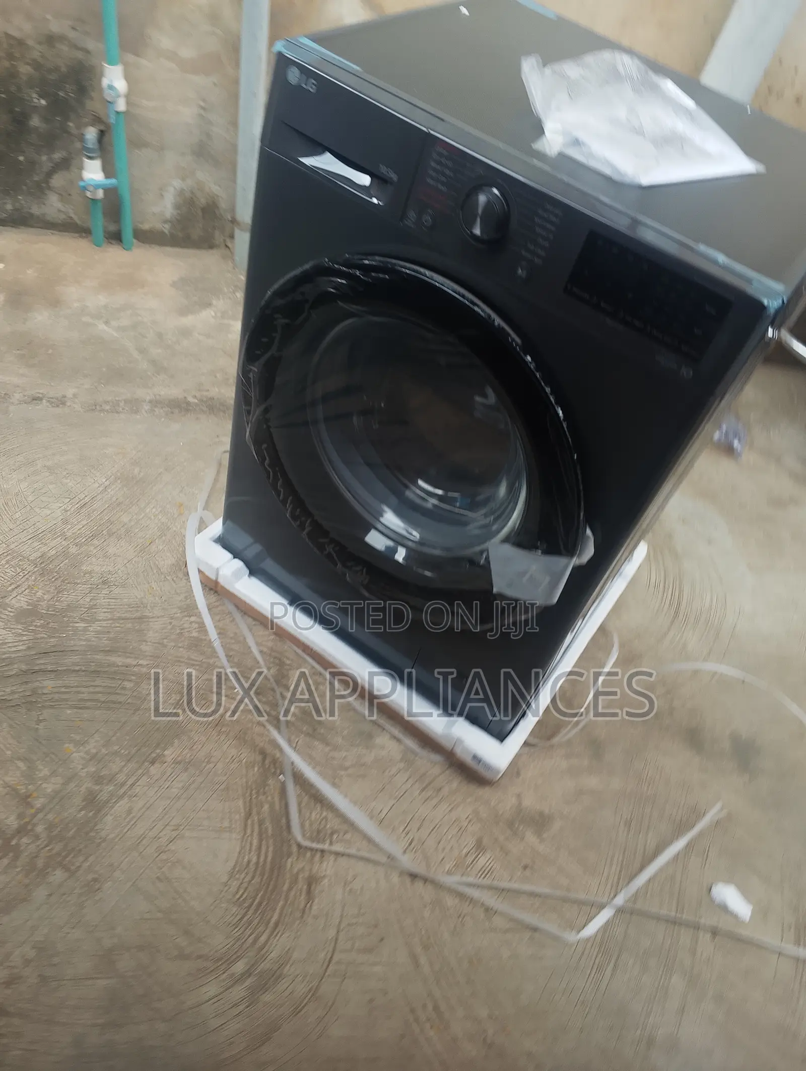 LG 10.5kg Modern Front-Load Washing Machine