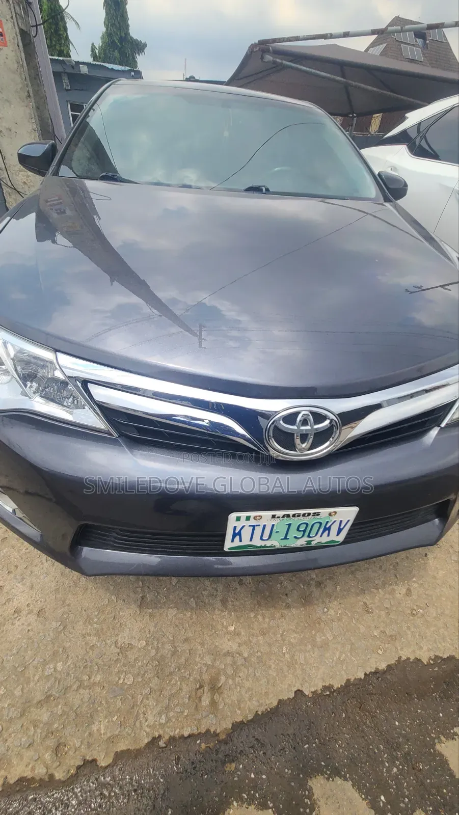 Toyota Camry XLE 4dr Sedan (2.5L 4cyl 6A) 2012 Gray