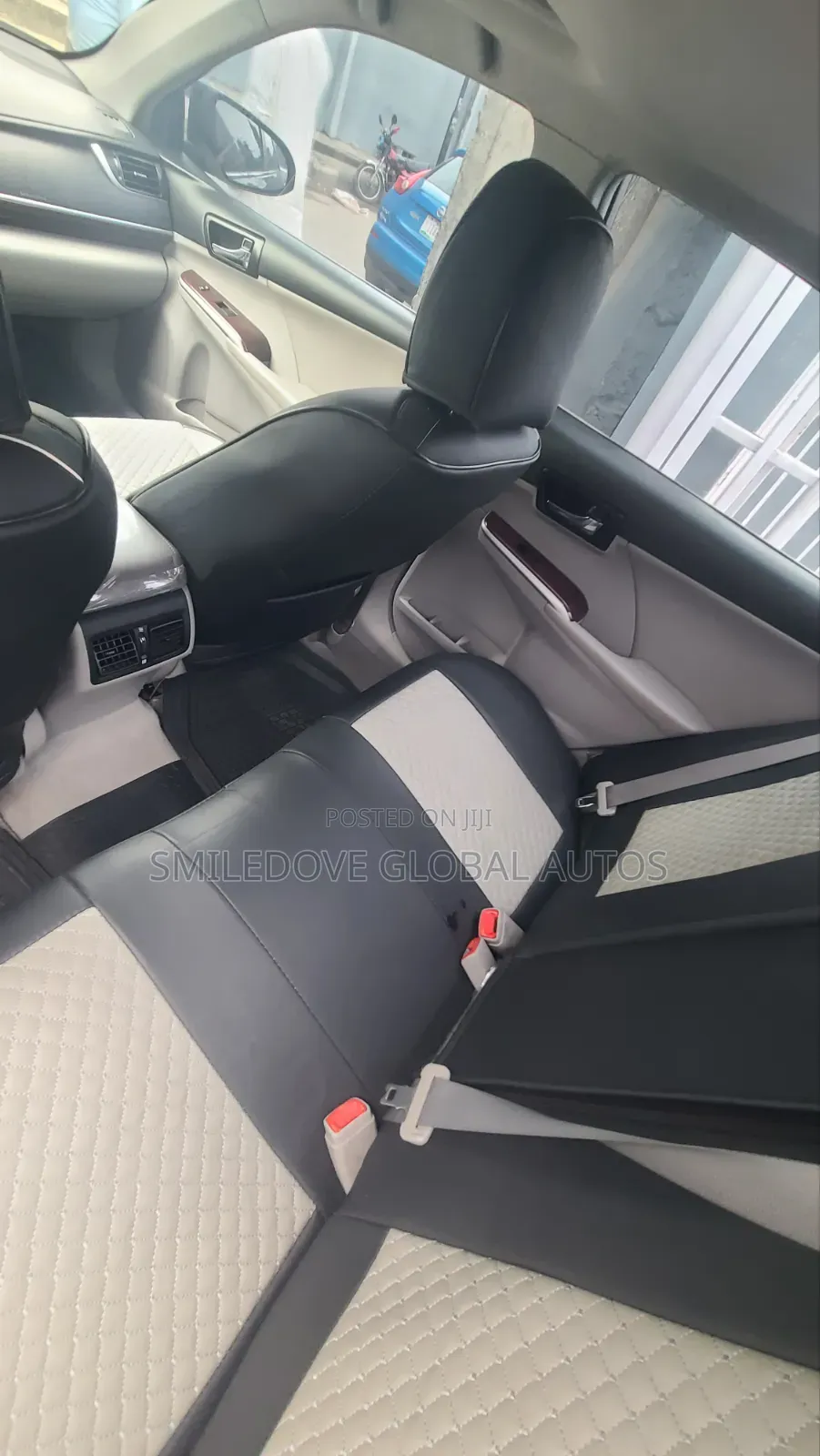 Toyota Camry XLE 4dr Sedan (2.5L 4cyl 6A) 2012 Gray