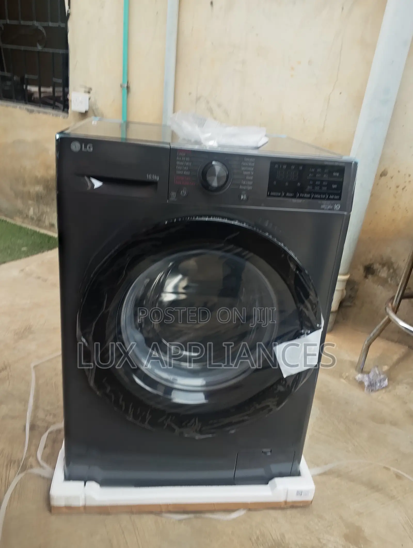 LG 10.5kg Front-Load Wash and Spin With Advanced Washing Technology