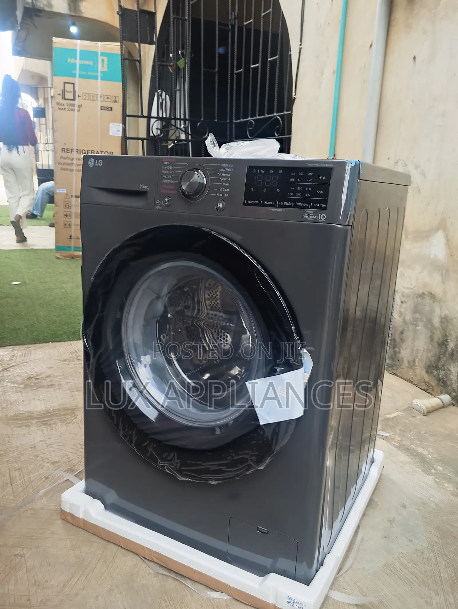 LG 10.5kg Spacious Front-Load Automatic Washing Machine