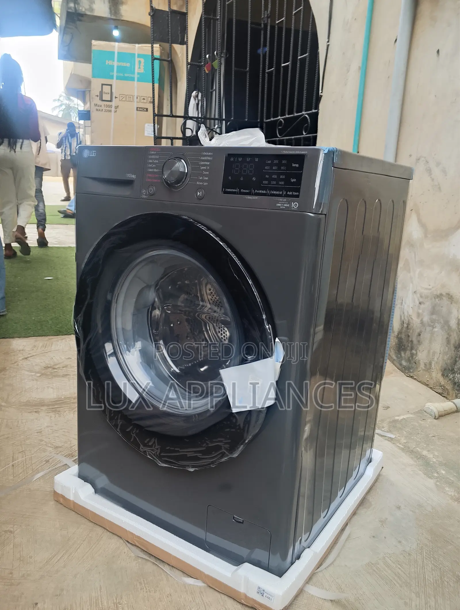 LG 10.5kg Spacious Front-Load Automatic Washing Machine