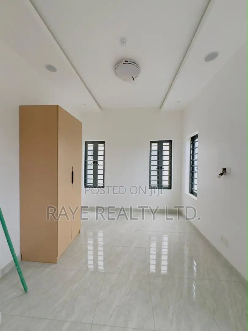 4bdrm Duplex in Surulere for sale