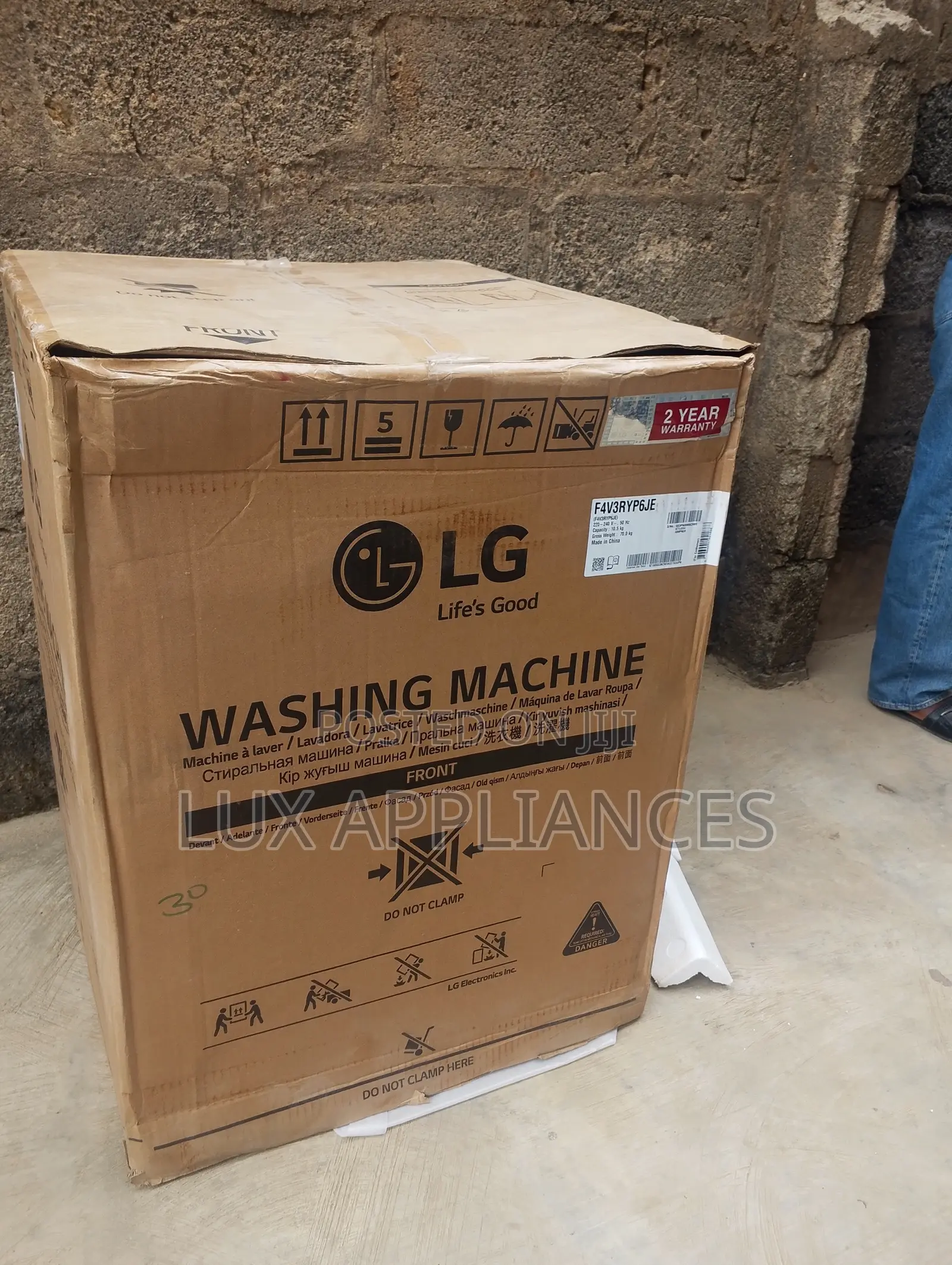 LG 10.5kg Front-Load Wash and Spin for Large Weekly Wash and Dry
