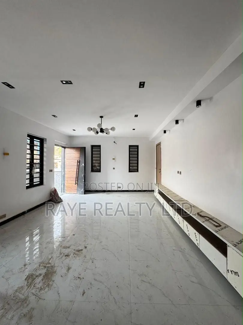 4bdrm Duplex in Berger for sale