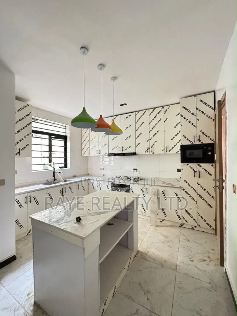 4bdrm Duplex in Berger for sale
