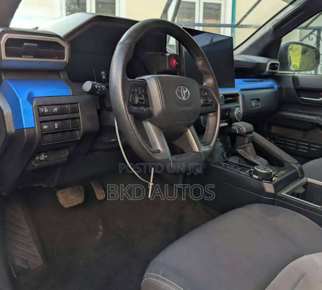 Toyota Tacoma 2024 White