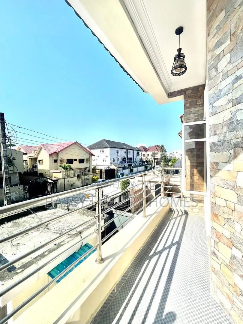 5bdrm Duplex in Ikota for rent