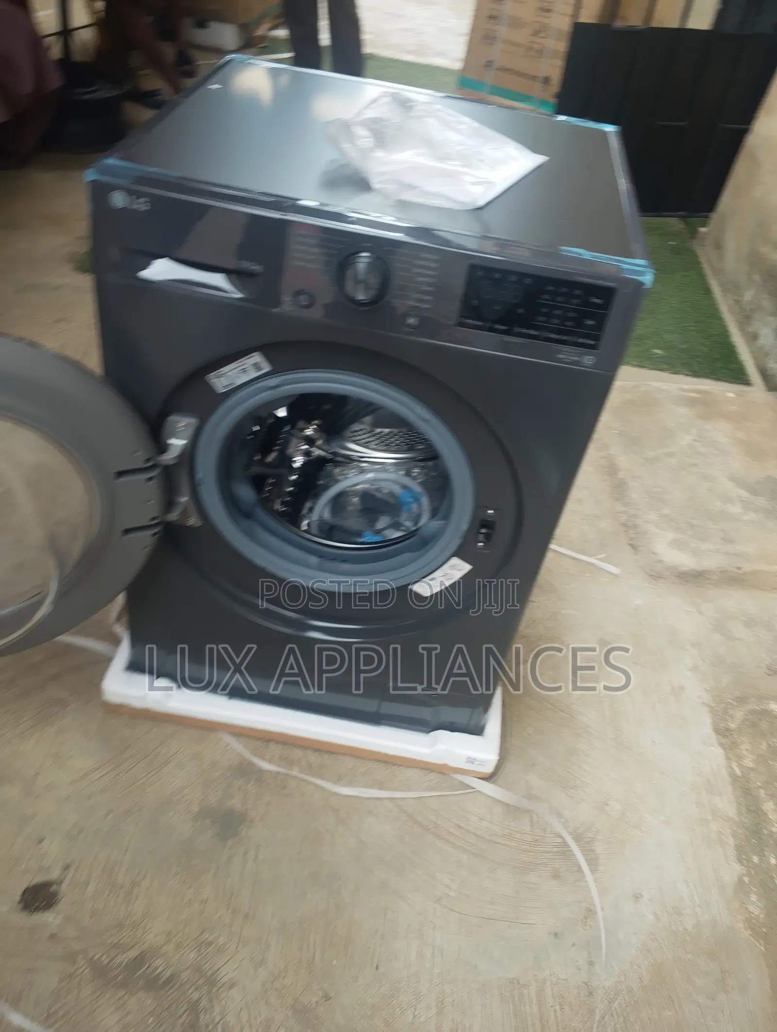 LG 10.5kg Front-Load Washing Machine for Practical Home Use
