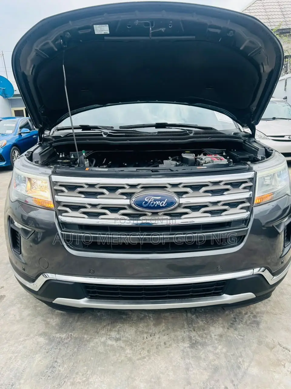 Ford Explorer XLT AWD 2018 Gray