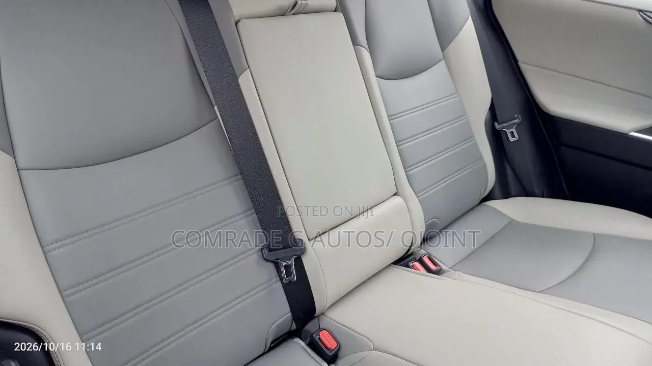 Toyota RAV4 XLE 2021 Blue