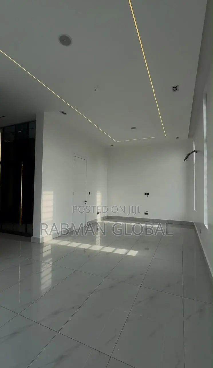 Furnished 5bdrm Duplex in Lekki Phase 1 for sale