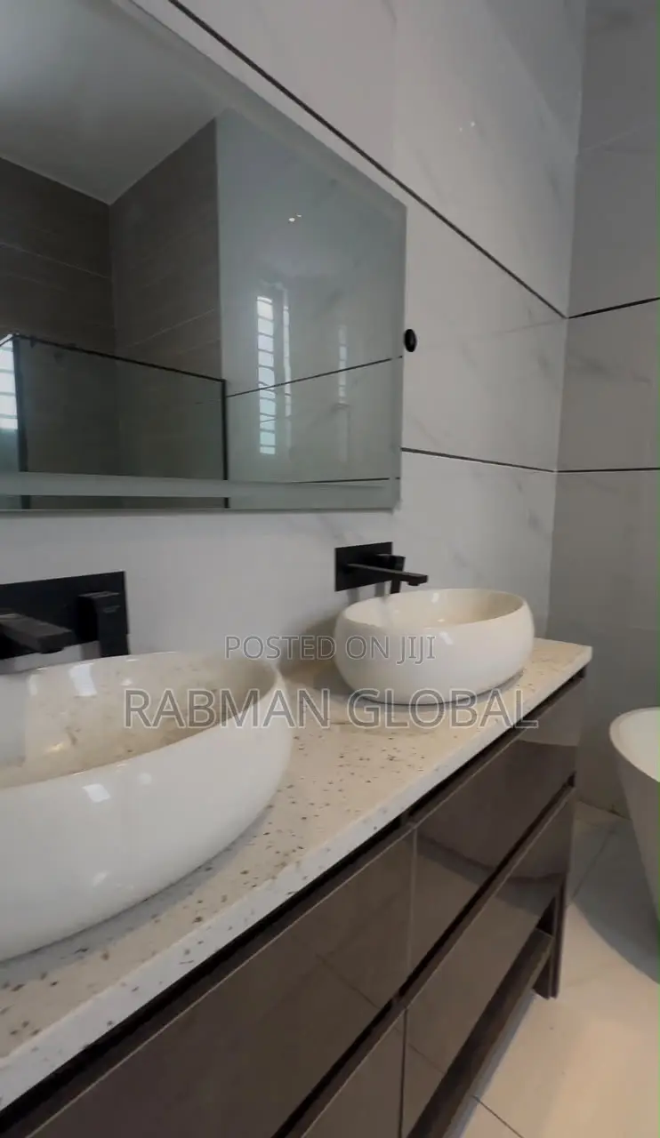 Furnished 5bdrm Duplex in Lekki Phase 1 for sale