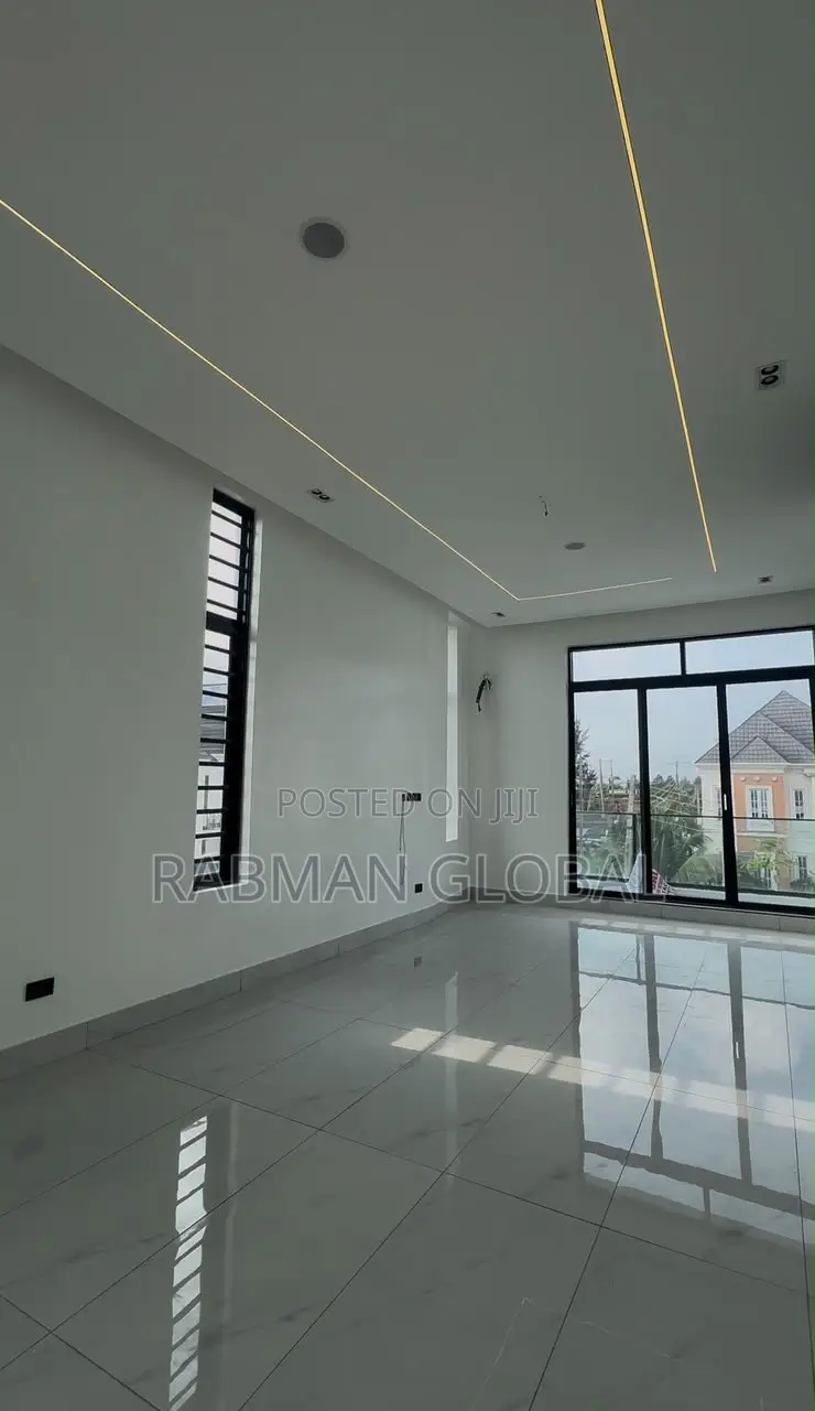 Furnished 5bdrm Duplex in Lekki Phase 1 for sale