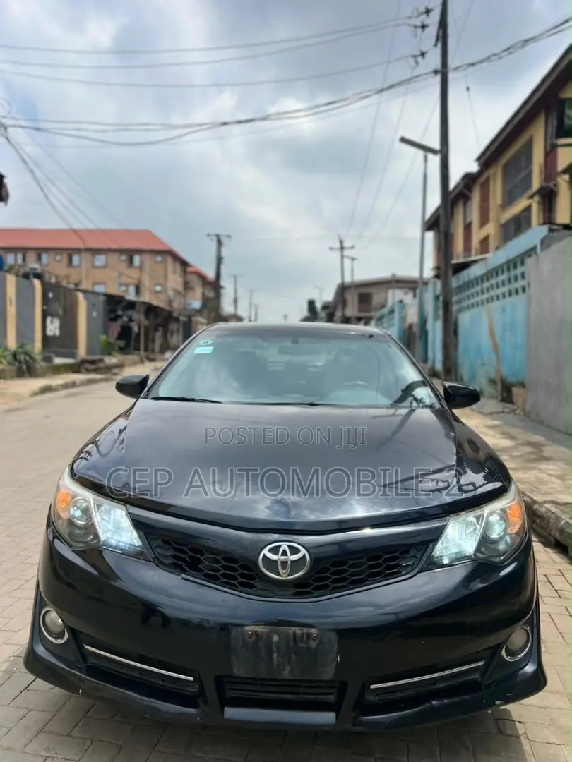 Toyota Camry SE 4dr Sedan (2.5L 4cyl 6A) 2013 Black