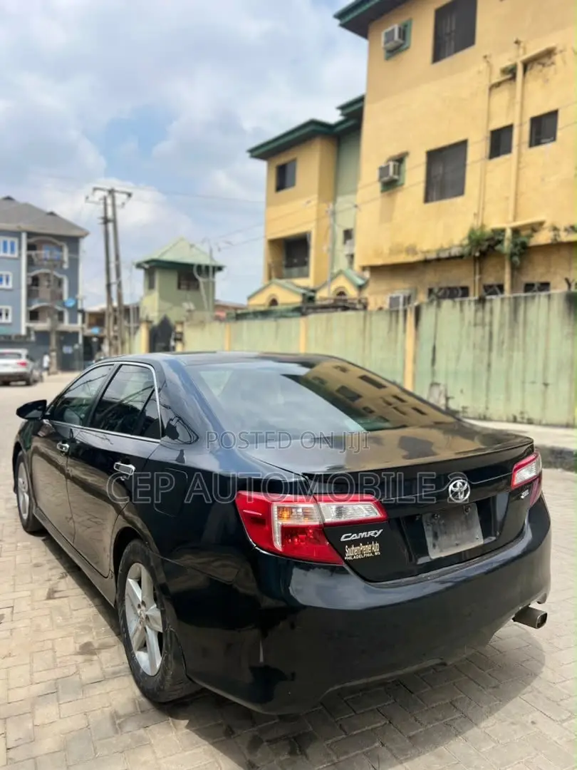 Toyota Camry SE 4dr Sedan (2.5L 4cyl 6A) 2013 Black